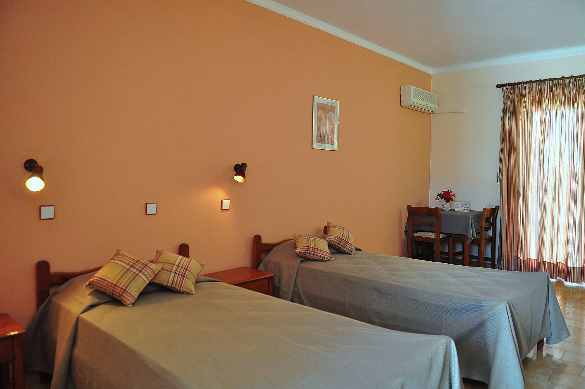 Sandys Studios Apartments And Log Villas Psalidi  Eksteriør billede
