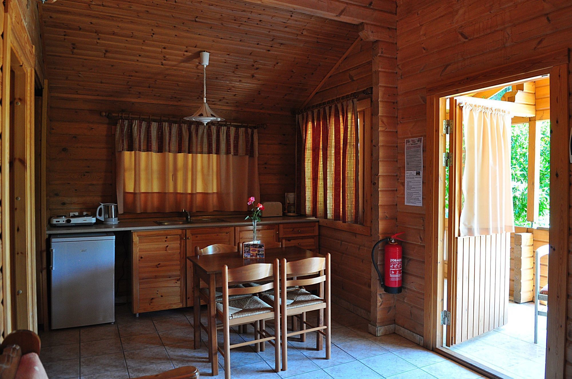 Sandys Studios Apartments And Log Villas Psalidi  Eksteriør billede