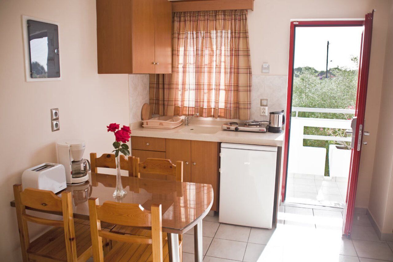 Sandys Studios Apartments And Log Villas Psalidi  Eksteriør billede